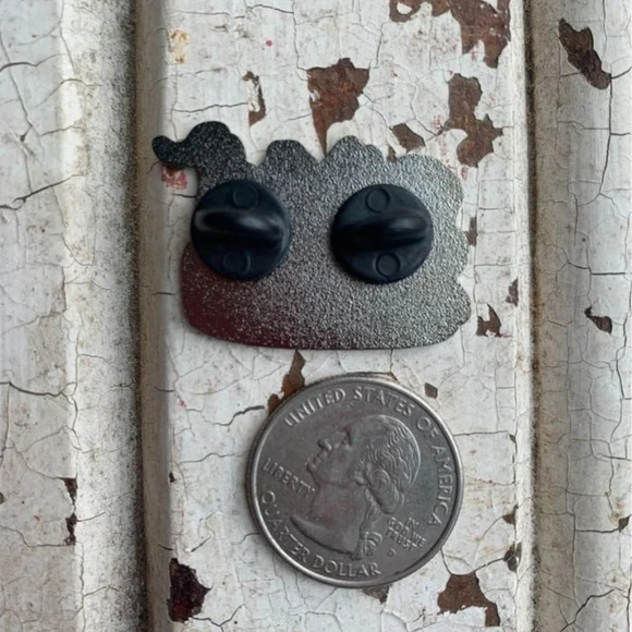 New Hocus Pocus inspired Sanderson Sisters enamel pin "Squad" - Picture 3 of 3